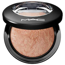 MAC Cosmetics Mineralize Skinfinish Sheer Coverage Luminous Highlighting Powder for Face and Body - Image 3