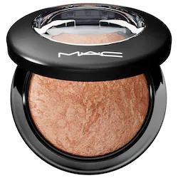 MAC Cosmetics Mineralize Skinfinish Sheer Coverage Luminous Highlighting Powder for Face and Body - Image 2